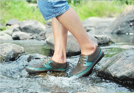 giày lội nước màu xanh lục