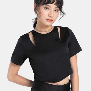 Áo Croptop Cutout Vai màu đen - 300