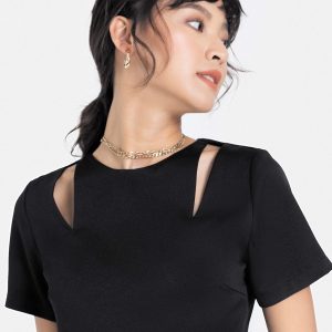 Áo Croptop Cutout Vai màu đen ảnh 3 - 300