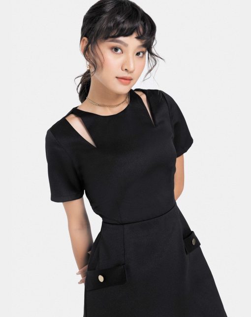 Đầm Mini Tay Ngắn Cut Out Vai màu đen ảnh 4