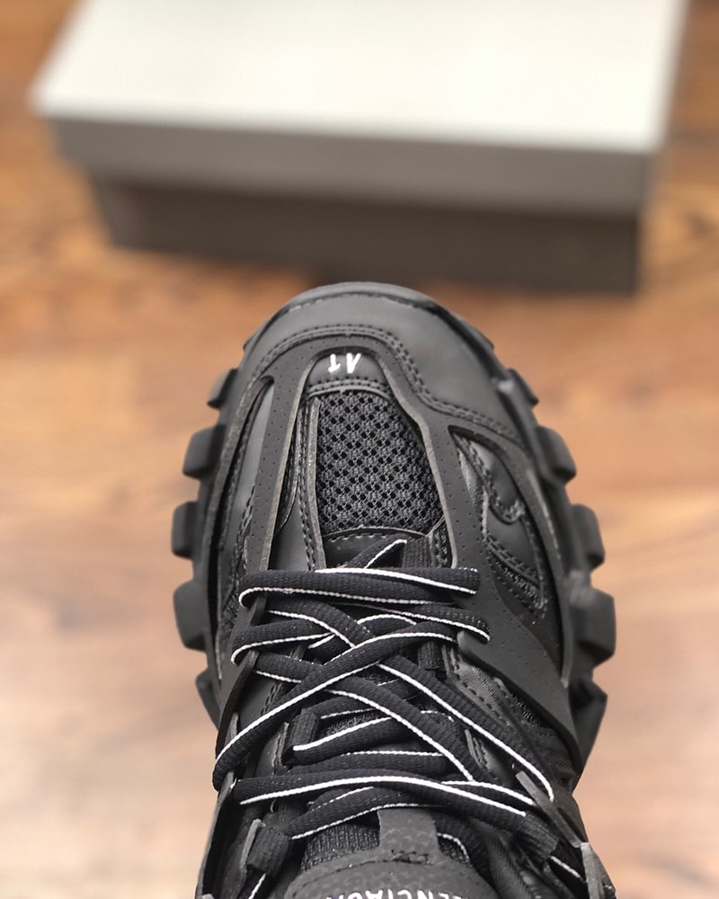 Mũi giày balenciaga track 3.0 black