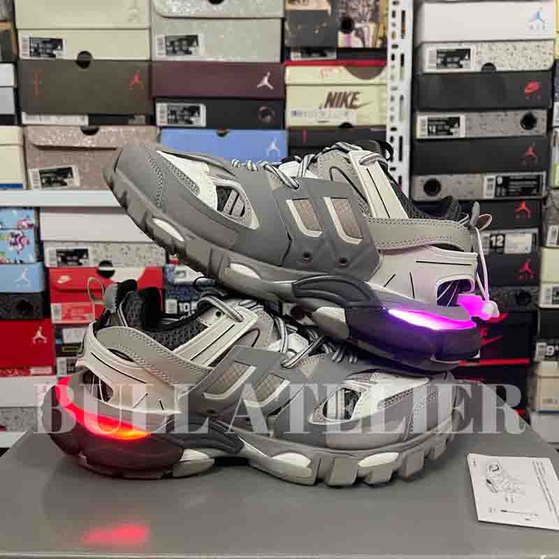 Má trong Giày Balenciaga Track 3.0 LED GREY High quality