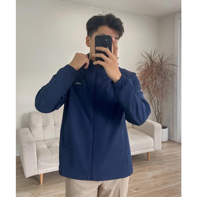 Áo khoác gió nam YODY thông minh trượt nước cản bụi AKM5041 màu tím than Áo khoác gió nam YODY thông minh trượt nước cản bụi AKM5041 màu tím than