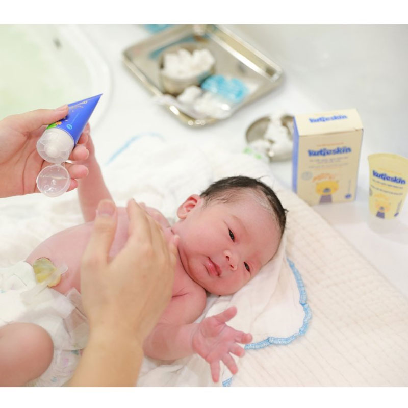 Combo Kem dưỡng ẩm và Kem dịu da Kutieskin cho bé - KKA01+KDD02 3 Combo Kem dưỡng ẩm và Kem dịu da Kutieskin cho bé - KKA01+KDD02 3